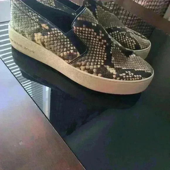 Michael Kors Slip on Sneakers snake print size 9 - Picture 3 of 16